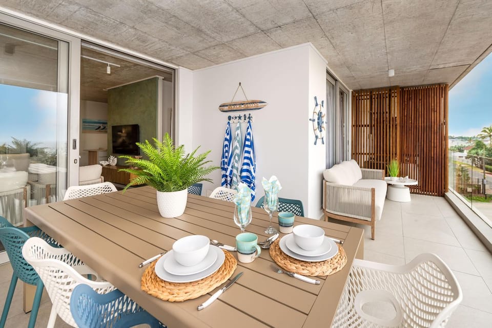 Patio, Day, View (from property/room), Balcony/Terrace, Living room, Seating area, Dining area