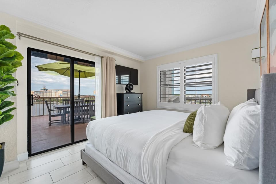 Bed, View (from property/room), Balcony/Terrace, Bedroom