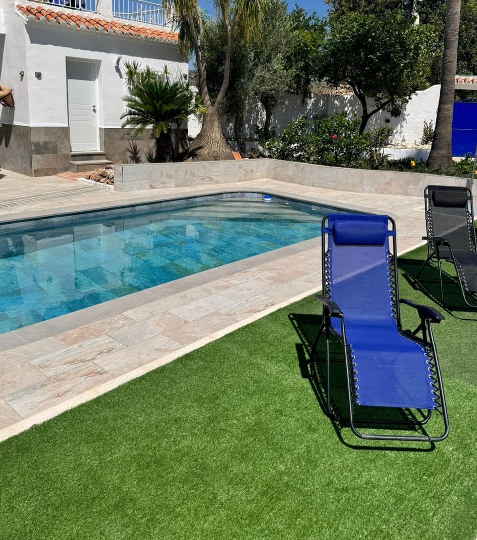 Swimming pool, Swimming pool