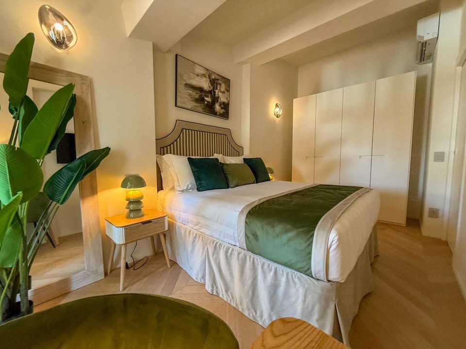 Bed, Other, Photo of the whole room, Bedroom, wardrobe