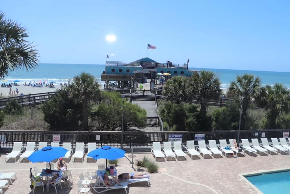 Nearby landmark, Day, Natural landscape, Beach, Evening entertainment, Pool view, Sea view, Swimming pool, sunbed