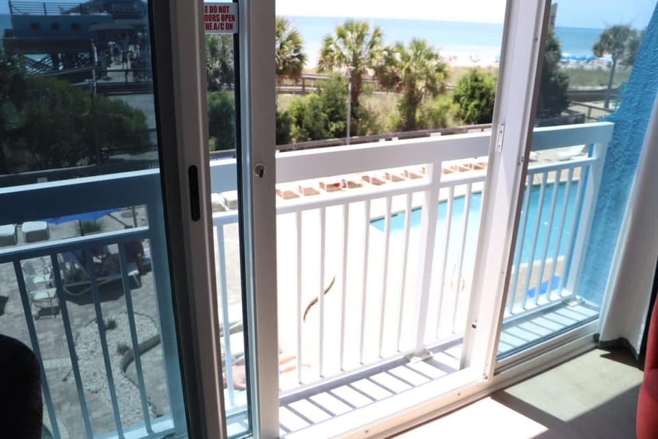 Day, View (from property/room), Balcony/Terrace, Pool view, Sea view, Swimming pool