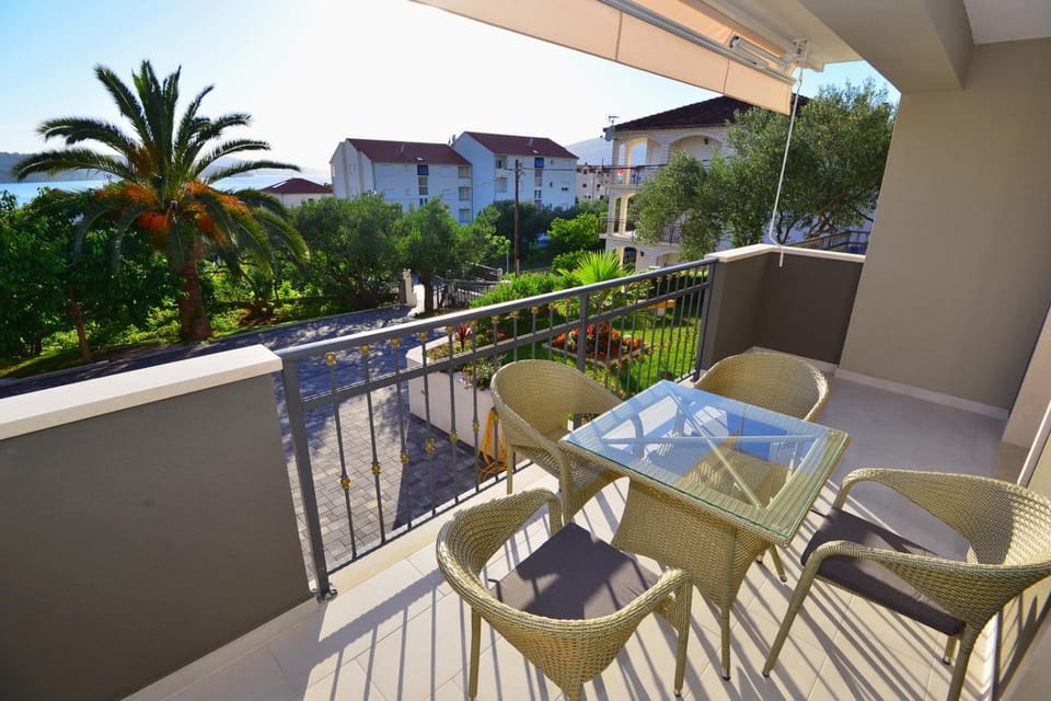 Property building, View (from property/room), Balcony/Terrace