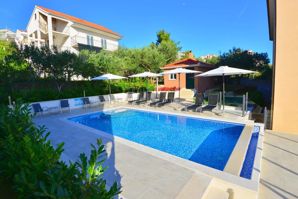 Swimming pool, Swimming pool