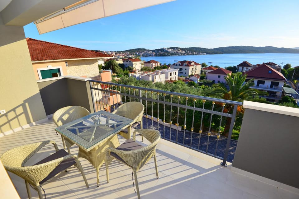 Natural landscape, Balcony/Terrace, Sea view