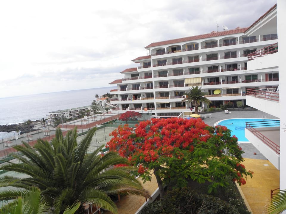 Facade/entrance, Swimming pool