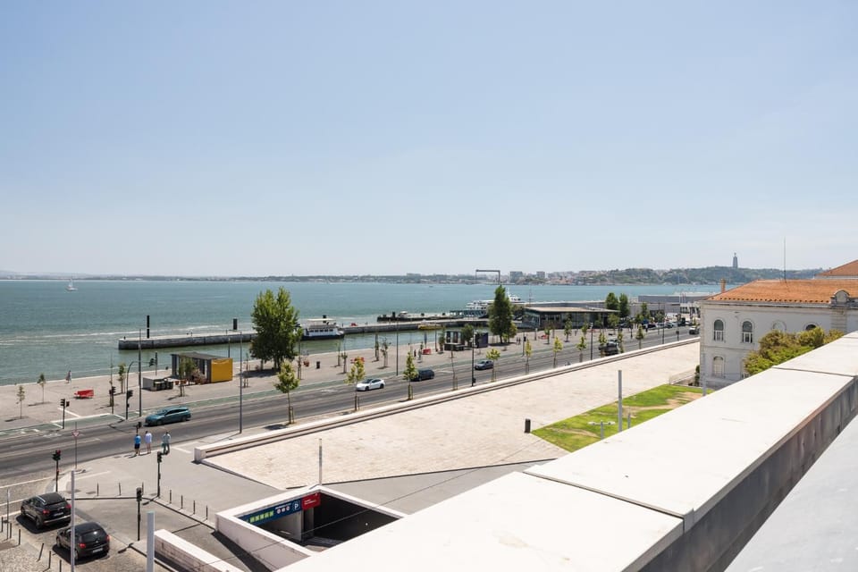 River view, Street view