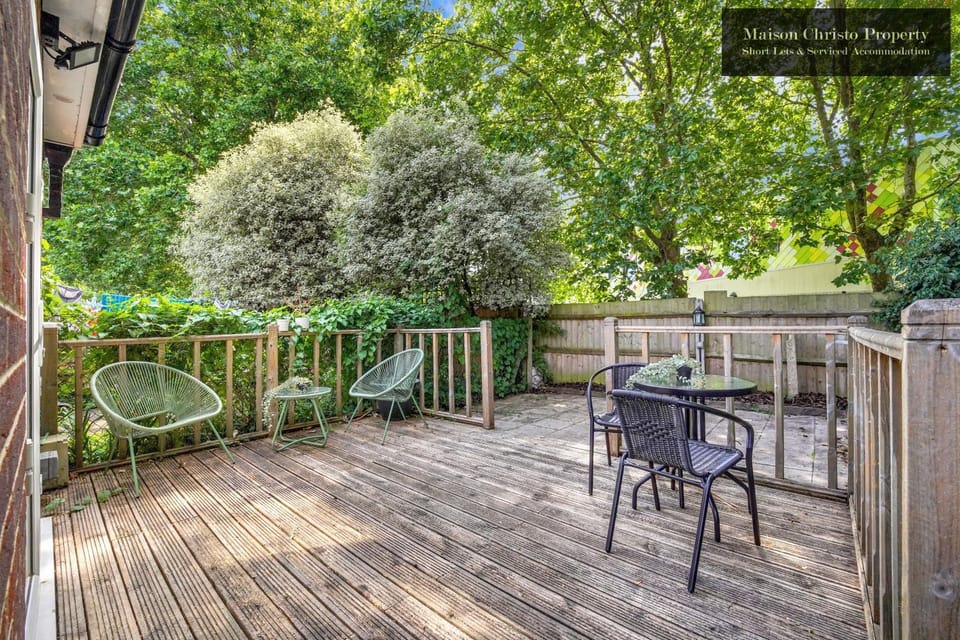Day, Garden, View (from property/room), Dining area, Garden view