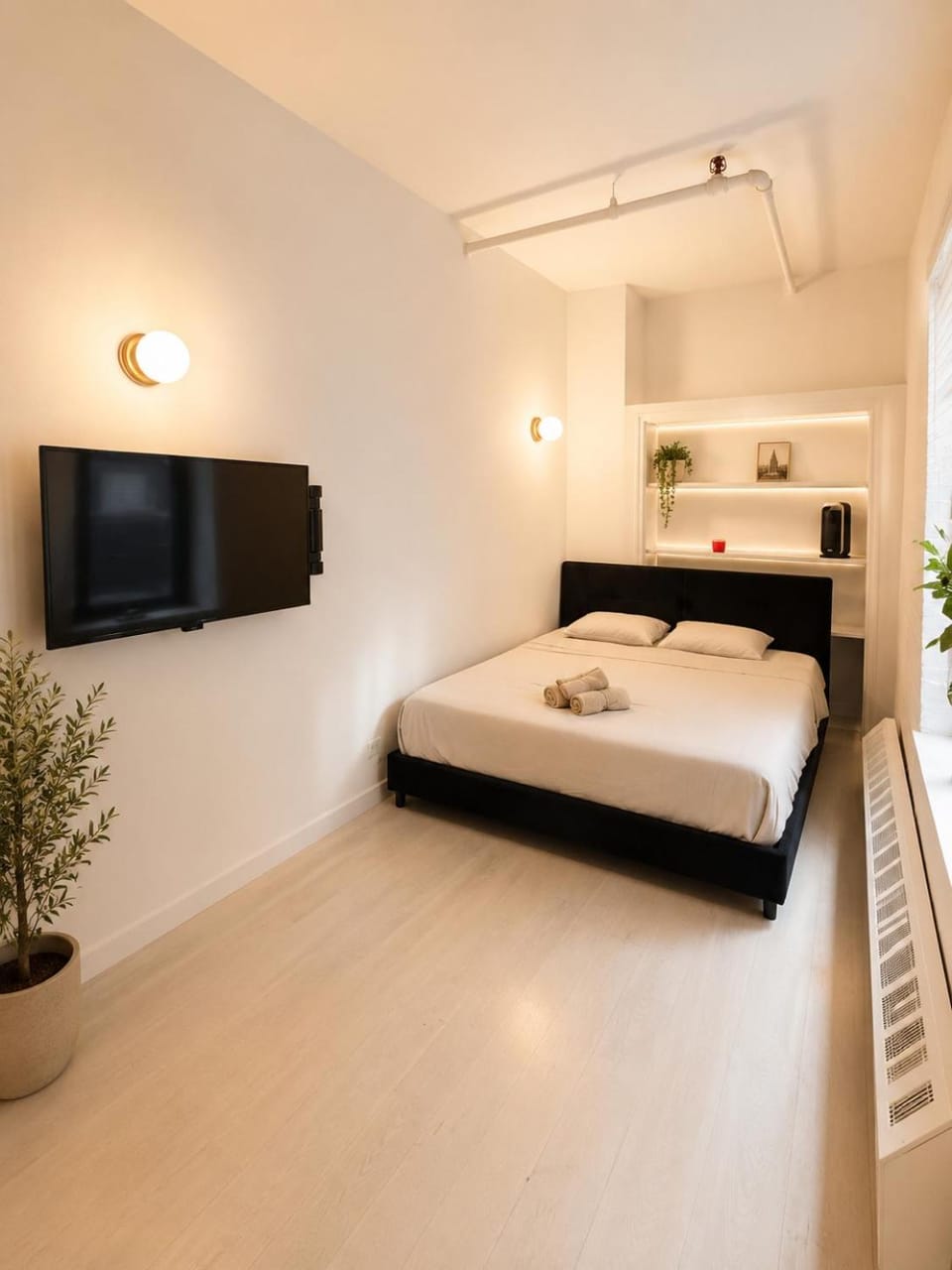 Bed, TV and multimedia, Bedroom
