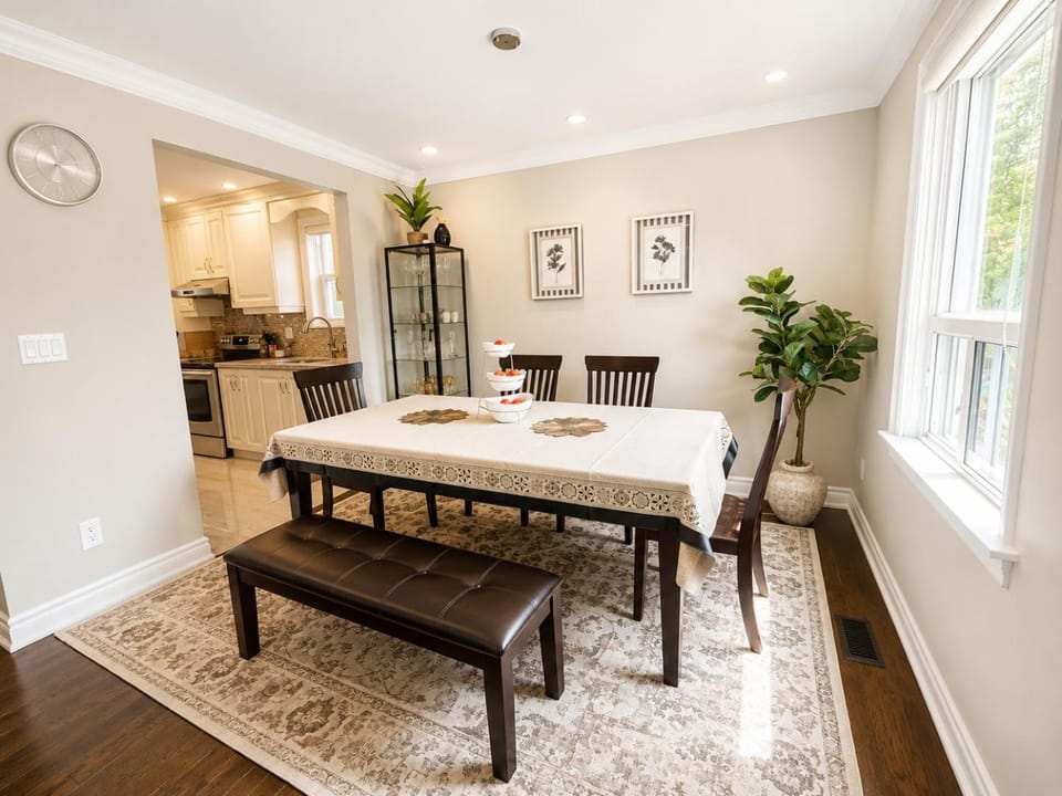 Newly Renovated Cozy Room Walk to Subway North York Bed and Breakfast in Toronto