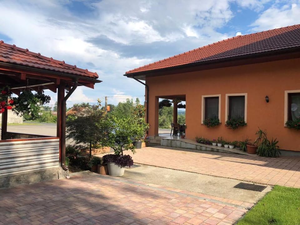 Pensiunea Crimar Bed and Breakfast in Timiș County