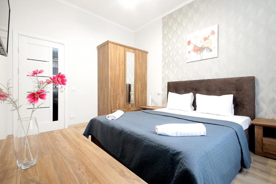 Bed, Photo of the whole room, Bedroom, towels, wardrobe
