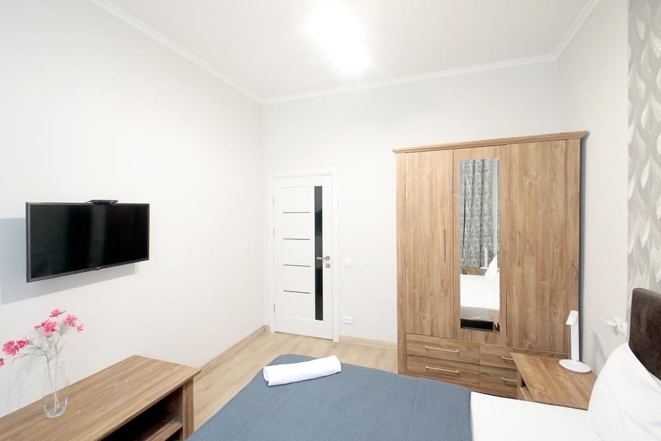 Bed, TV and multimedia, Photo of the whole room, Bedroom, towels, wardrobe