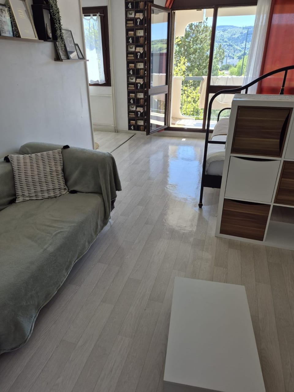 Bed, Living room, Bedroom