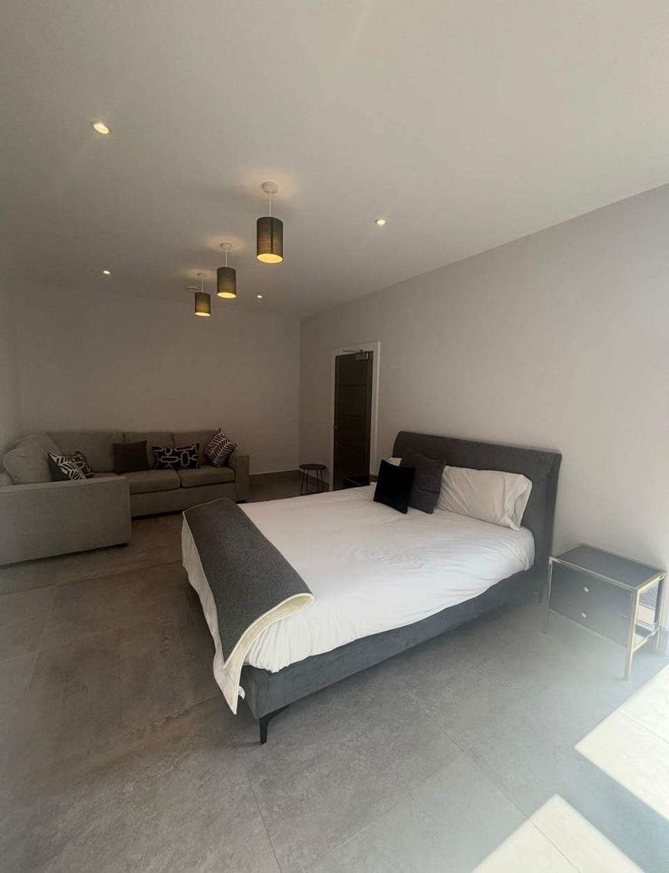 Spacious Family Home in Edinburgh with Private Garden Apartment in Edinburgh