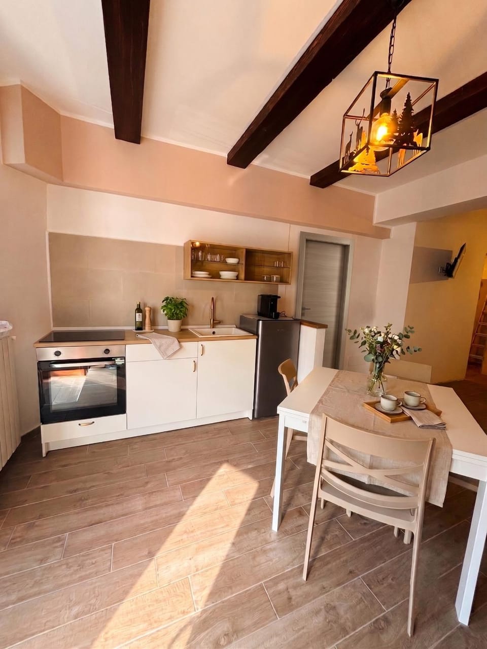 Kitchen or kitchenette, Living room, Seating area, Dining area, oven, stove