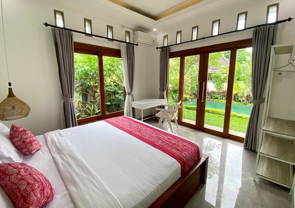 Bedroom, Garden view, Pool view