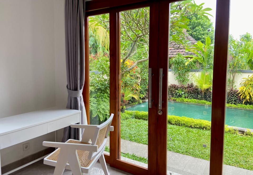 Bedroom, Pool view