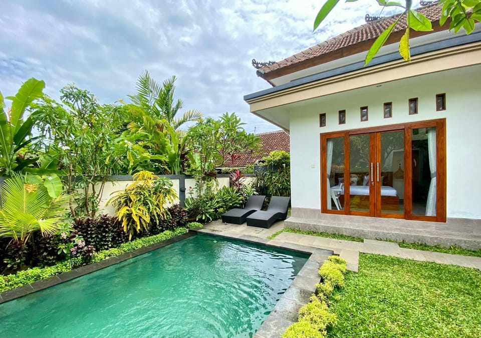 Property building, Garden, Pool view, Swimming pool