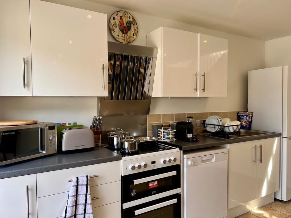 Toilet, Coffee/tea facilities, Kitchen or kitchenette, Dining area, Garden view