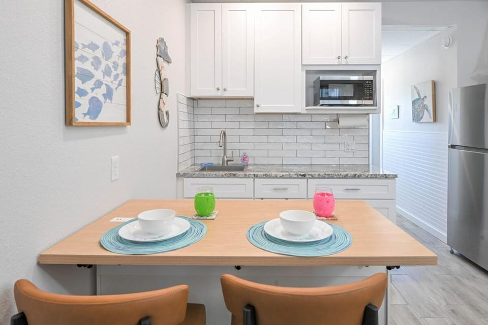 Steps to Gulf - Waterfront - Pool Apartment in Redington Shores
