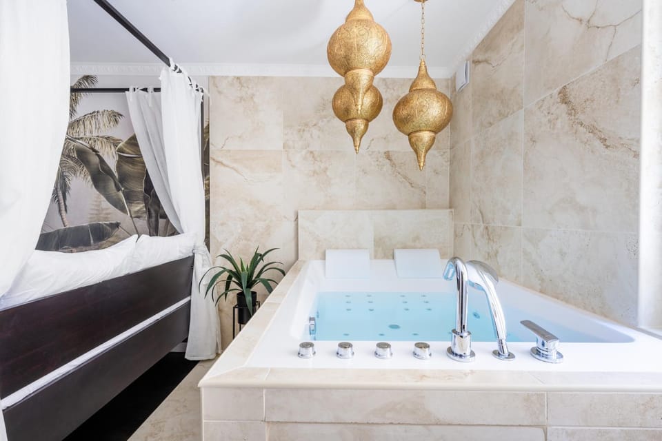 Hot Tub, Bath