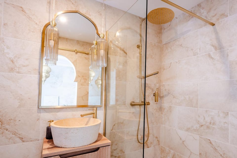 Shower, Bathroom, towels