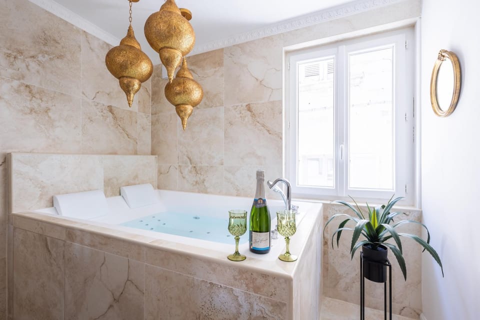 Hot Tub, Bath, towels