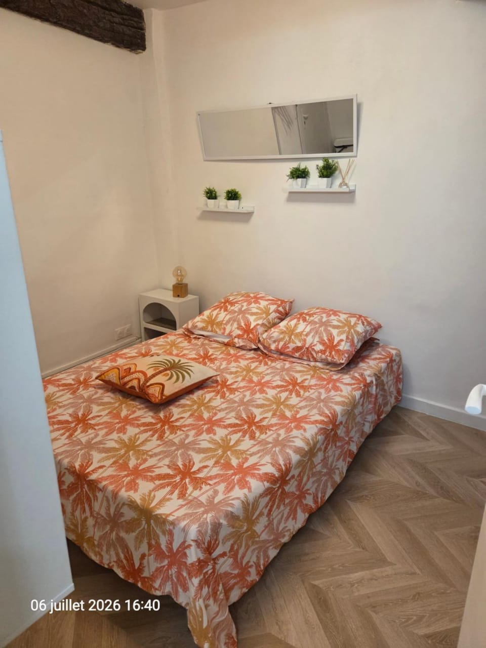 Studio 2P place Saint Didier avec petite terrasse Apartment in Avignon