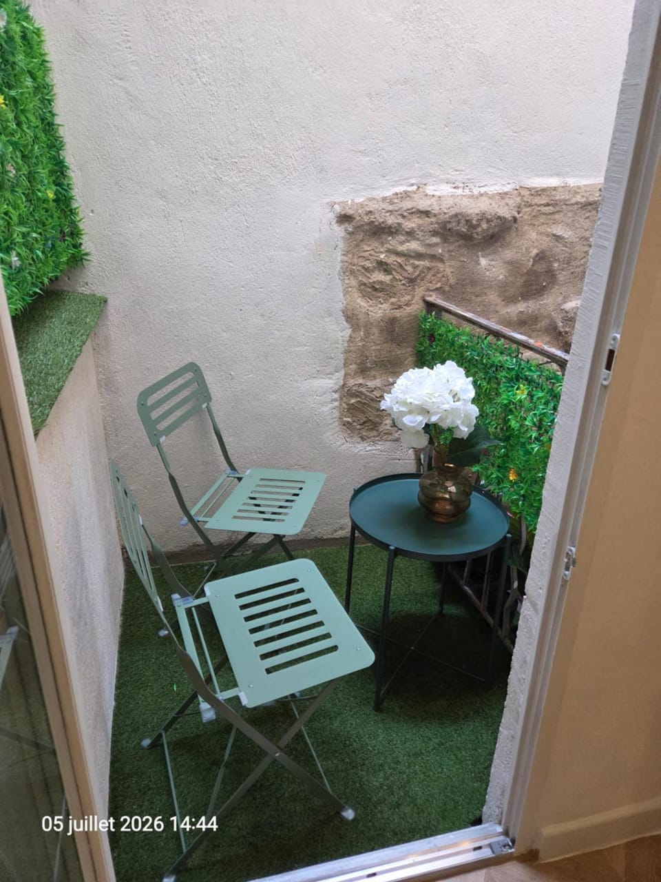 Studio 2P place Saint Didier avec petite terrasse Apartment in Avignon
