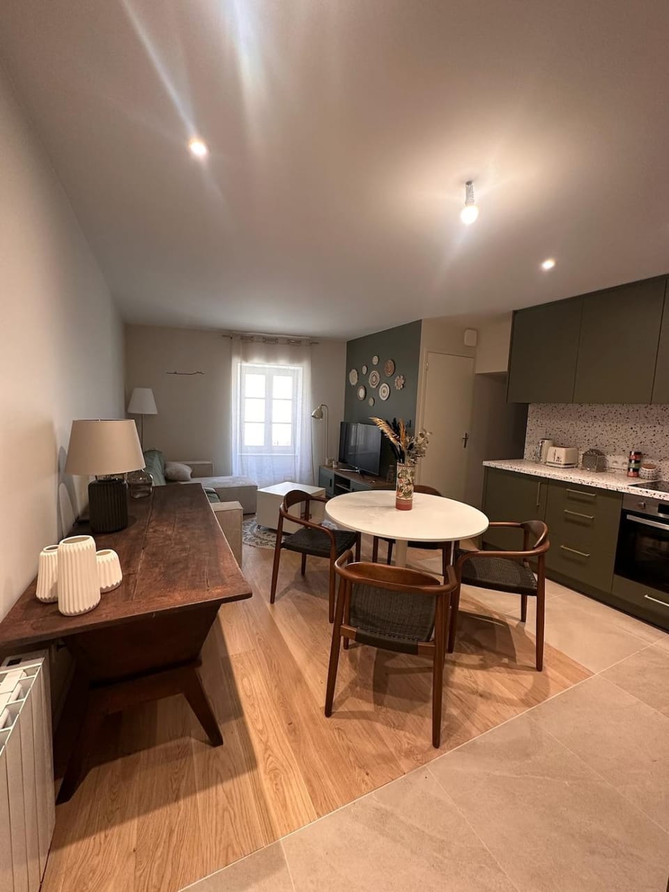 Kitchen or kitchenette, Living room