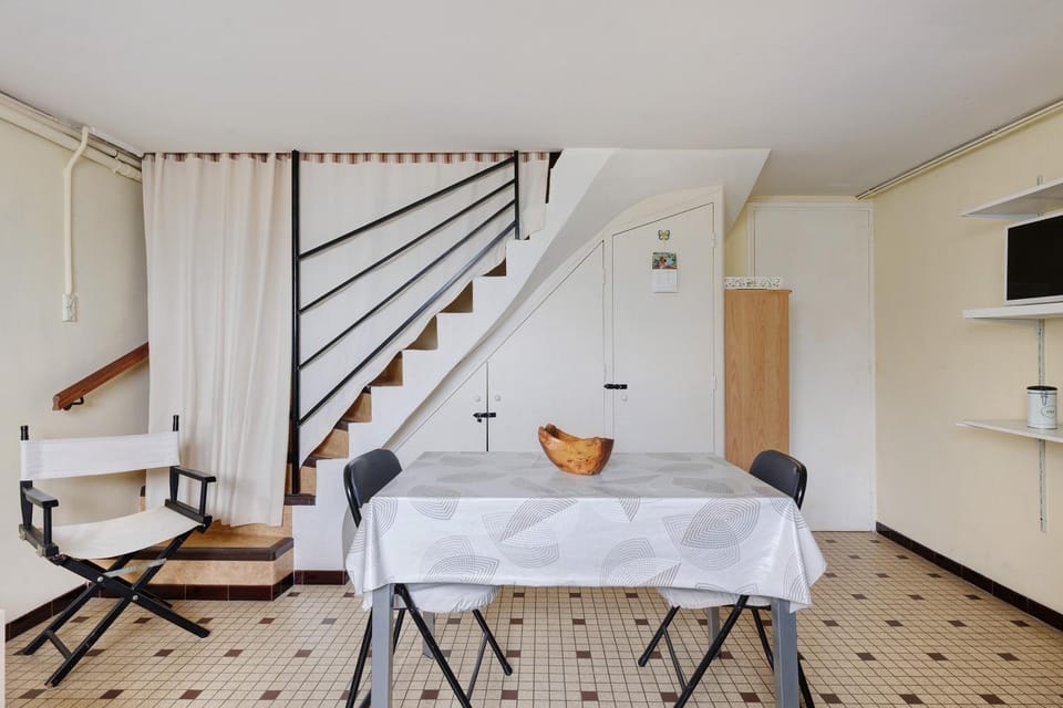 Property building, Living room