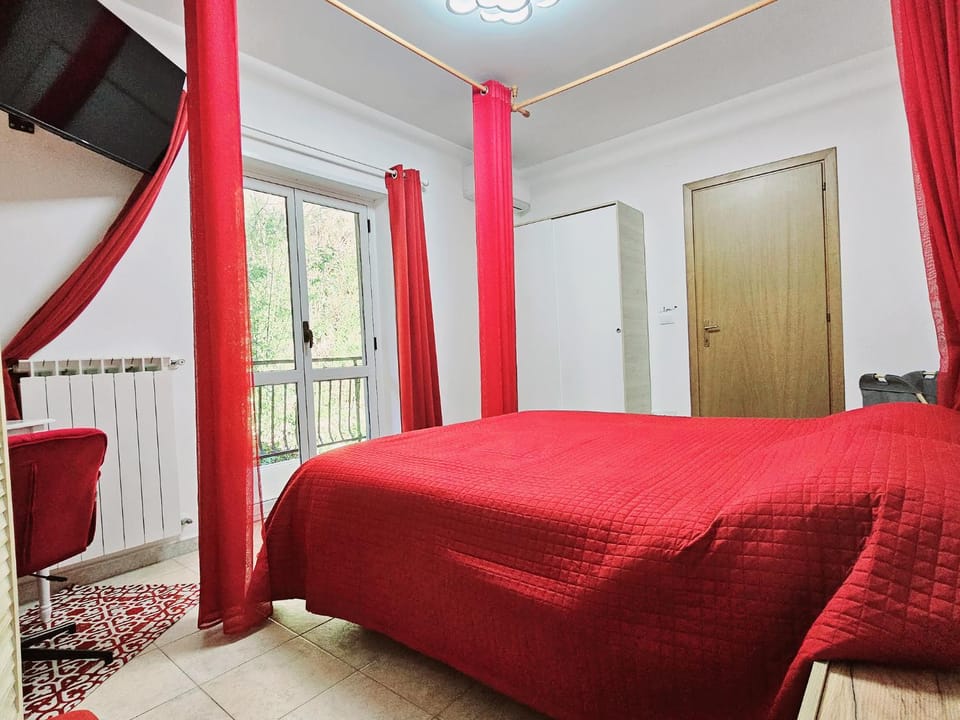 TV and multimedia, Photo of the whole room, Bedroom