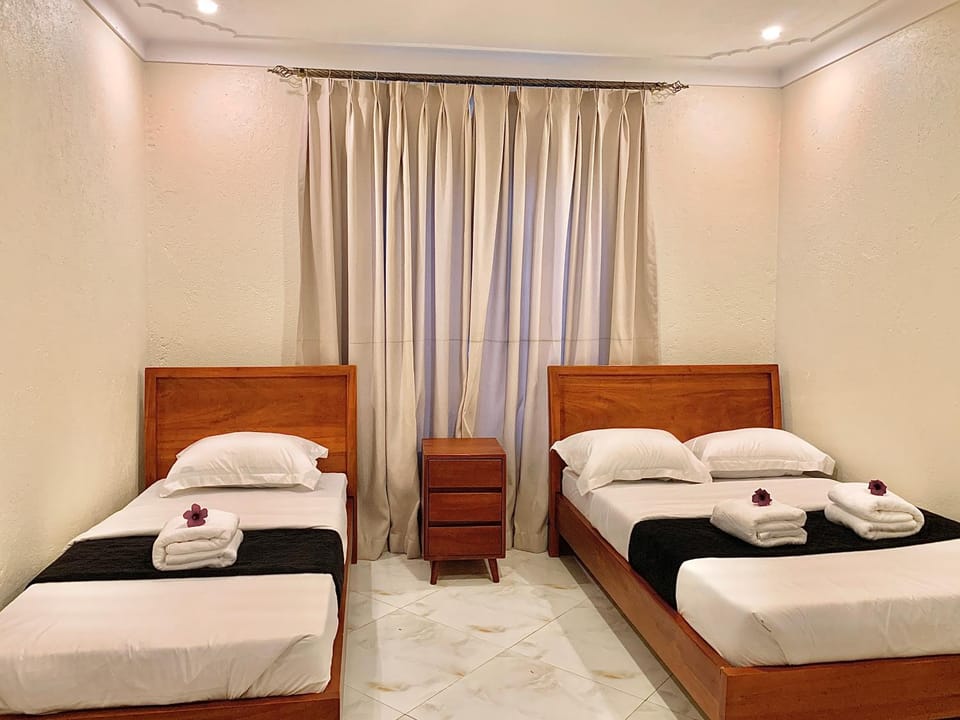 2 Bedroom Home Near UN Base, 6 mins to Airport - Wanderhomes Apartment in Uganda