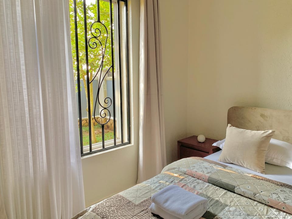 2 Bedroom Home Near UN Base, 6 mins to Airport - Wanderhomes Apartment in Uganda