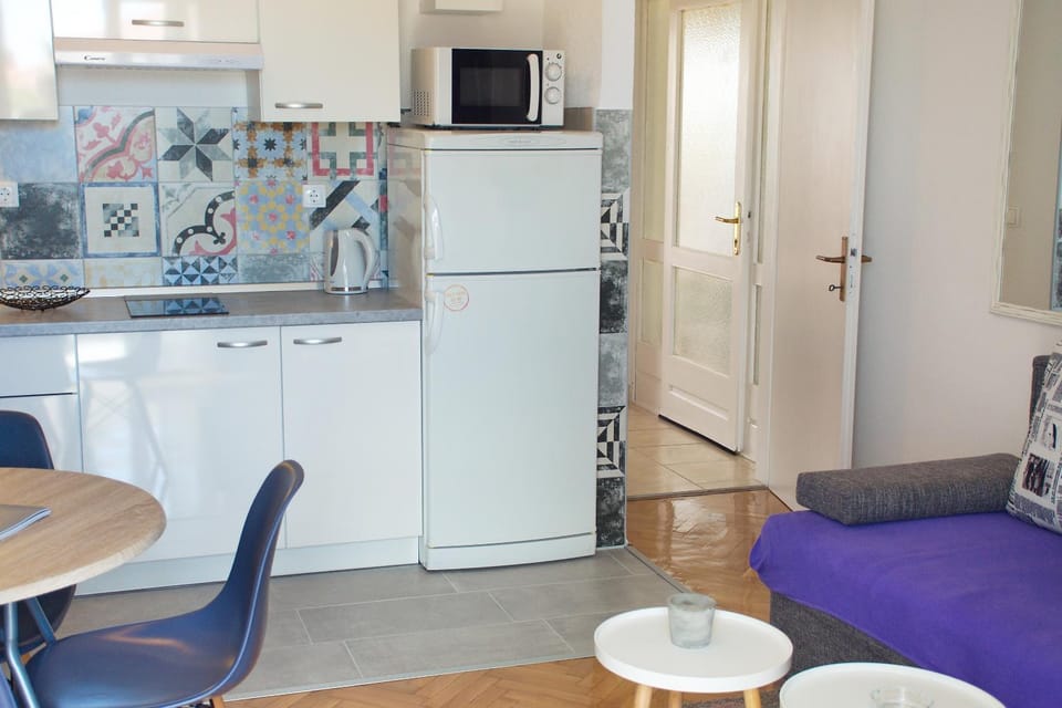 Kitchen or kitchenette, Seating area, Dining area, minibar