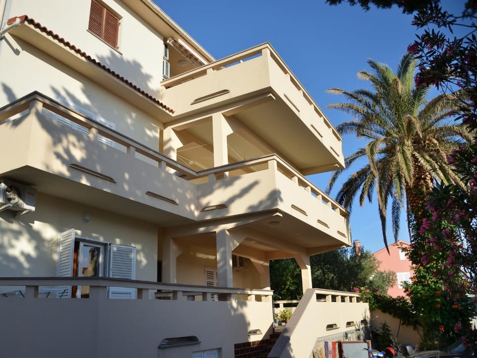 Property building, Facade/entrance