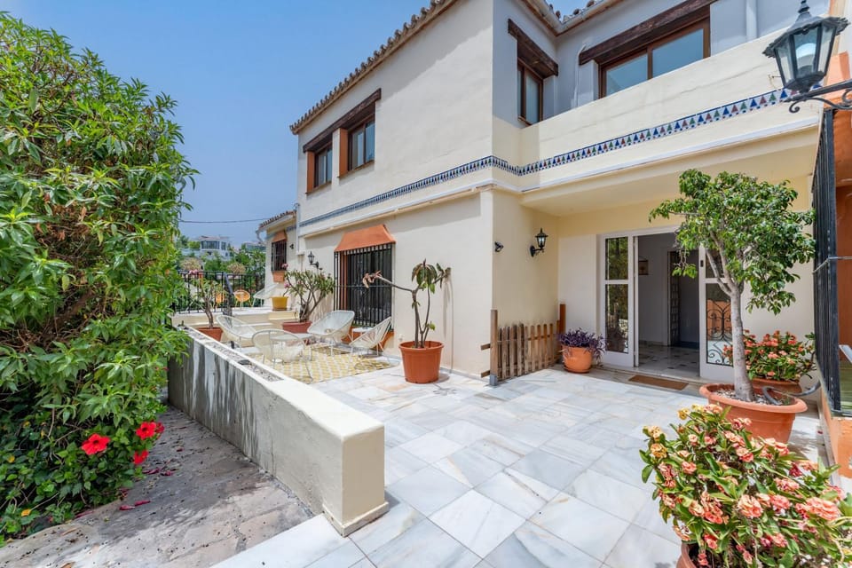Property building, Day, Garden, View (from property/room), Balcony/Terrace, Garden view
