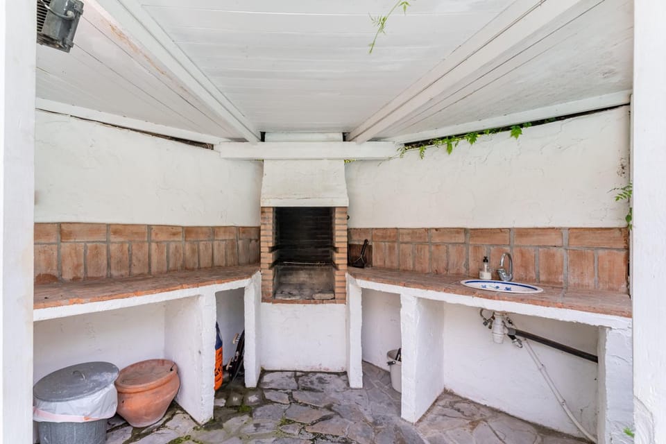 BBQ facilities, Garden, Balcony/Terrace