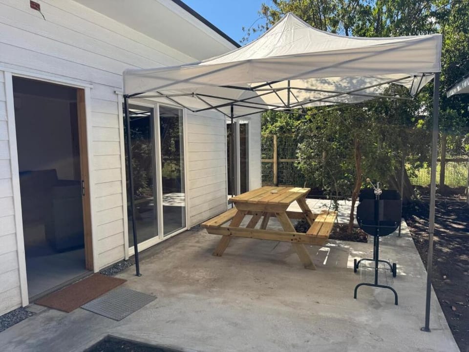 Patio, BBQ facilities