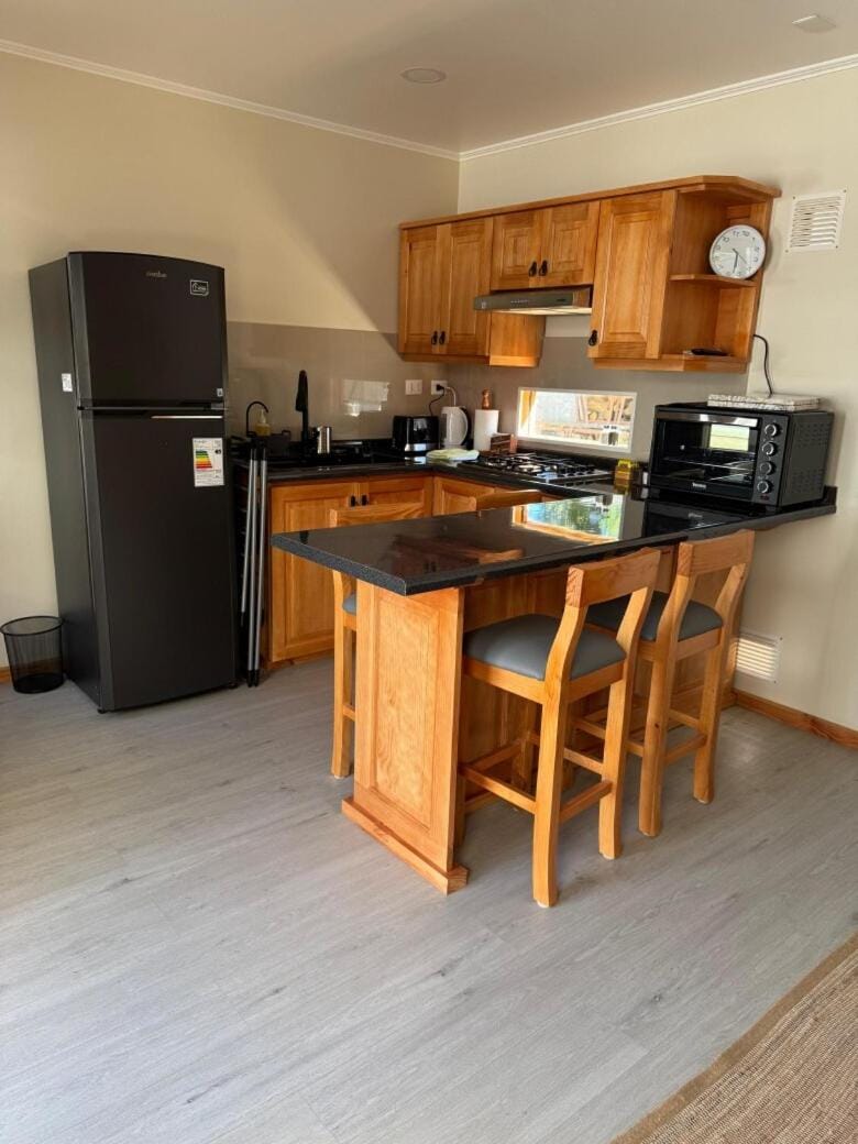 Kitchen or kitchenette, Dining area, oven, toaster