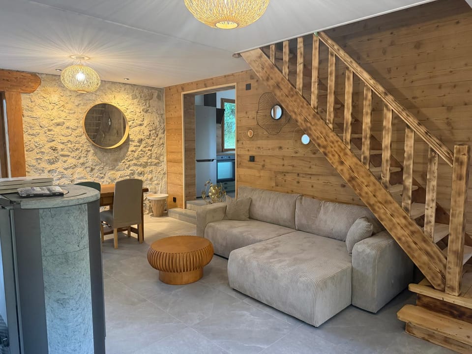 Lecrin daiguebelette House in Auvergne-Rhône-Alpes