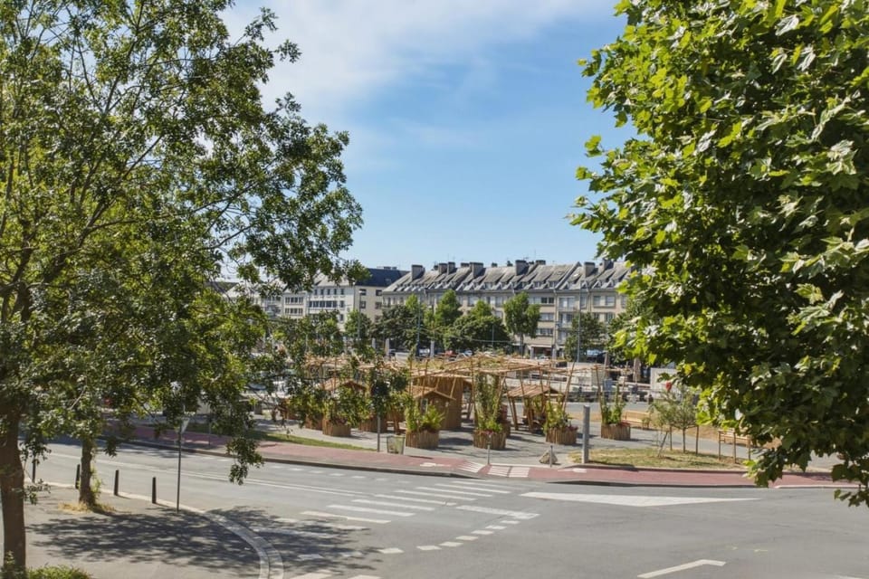 Spring, Day, Neighbourhood, Natural landscape, City view, Street view, Location