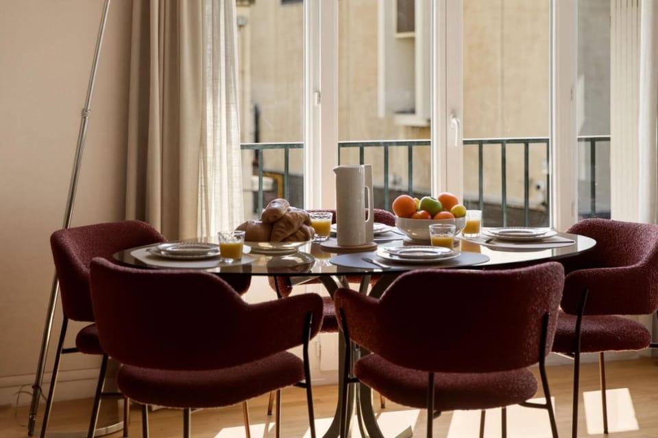 Living room, Seating area, Dining area, Food