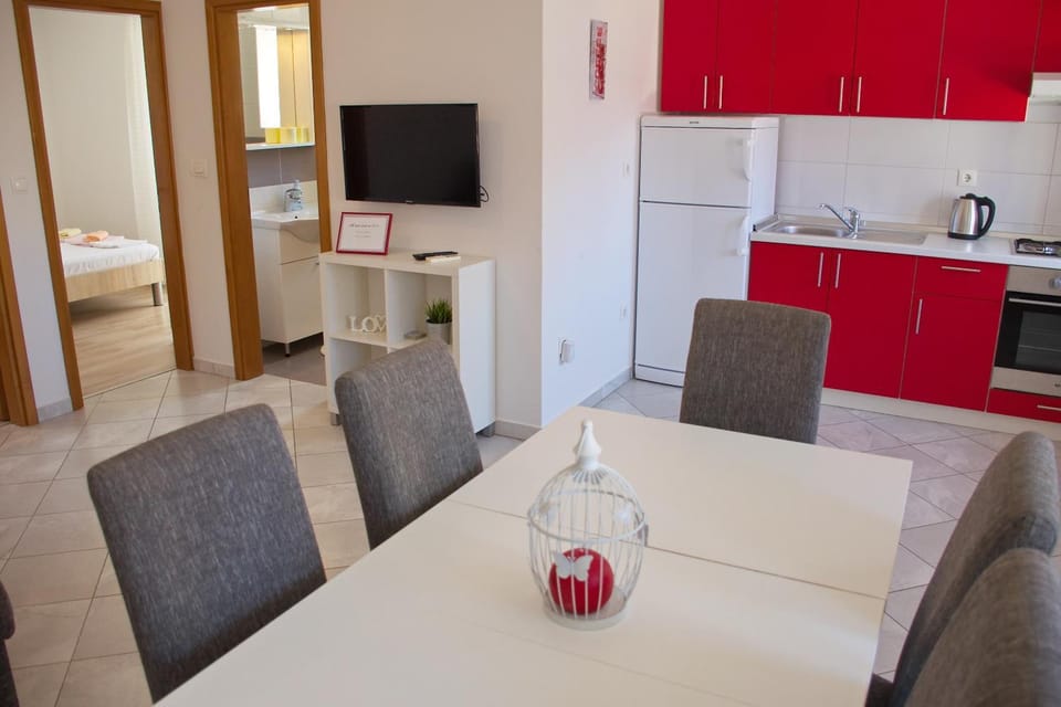 Communal lounge/ TV room, TV and multimedia, Kitchen or kitchenette, Seating area, Dining area, kitchen