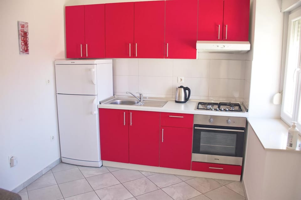 Coffee/tea facilities, Kitchen or kitchenette, pet friendly, stove, kitchen
