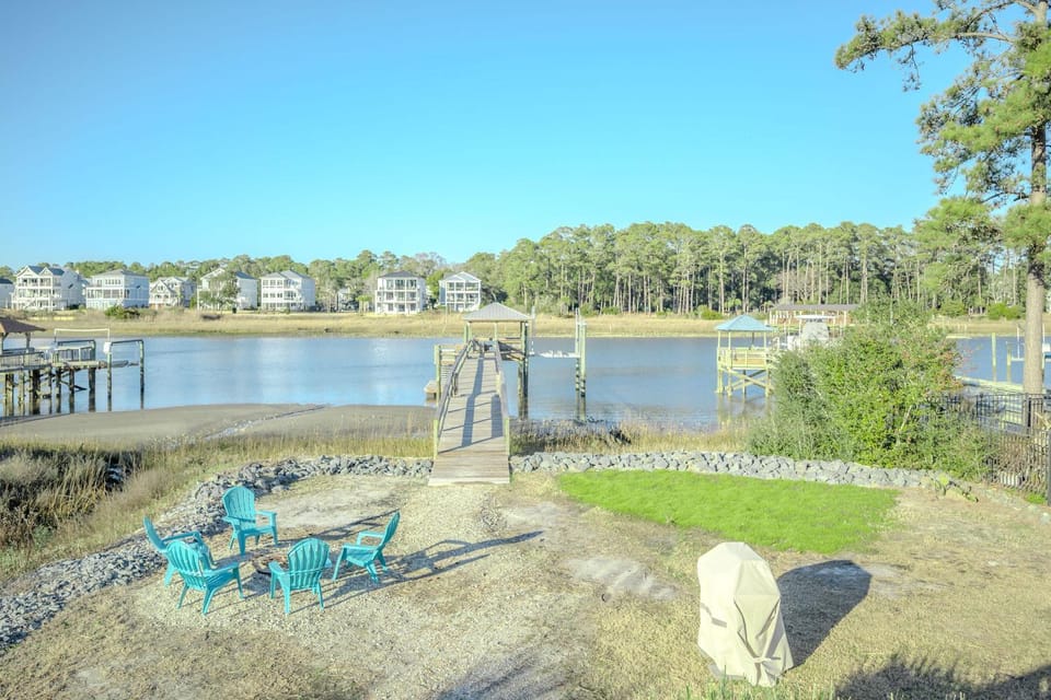Intracoastal Escape by Oak Island Accommodations House in Saint James