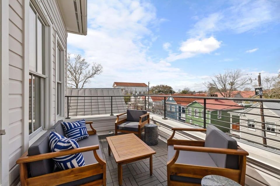 Rooftop patio and close to king street House in Charleston