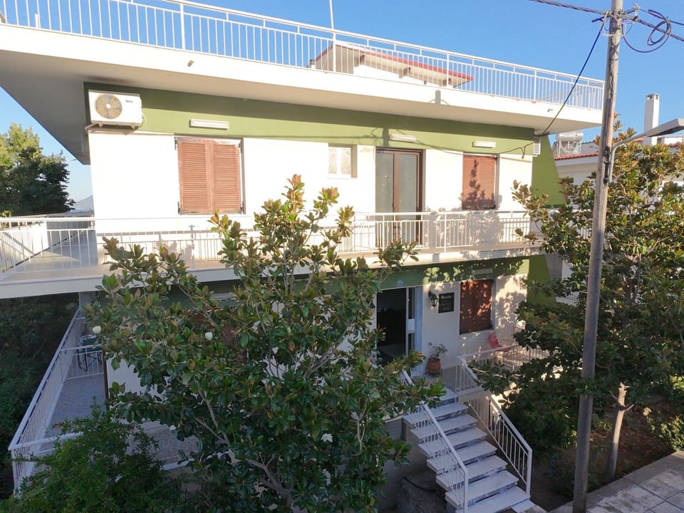 Puente Rooms Hotel in Argolis, Greece