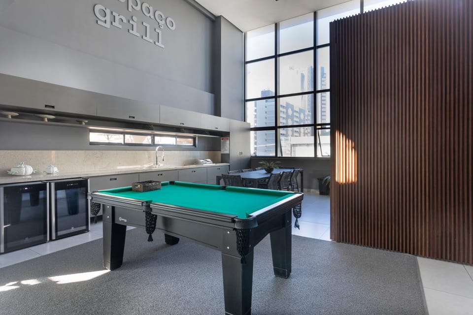 Billiard, Game Room
